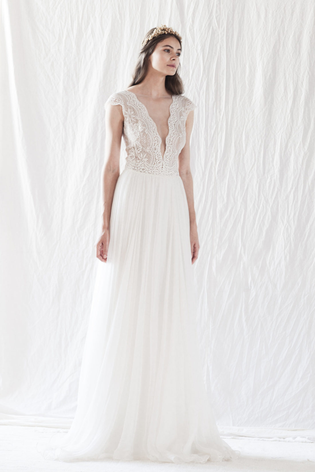 Brautkleid mit tiefem Ausschnitt