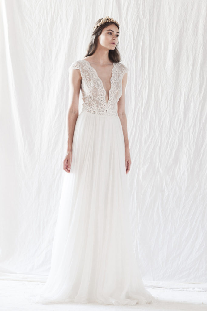 Brautkleid mit tiefem Ausschnitt