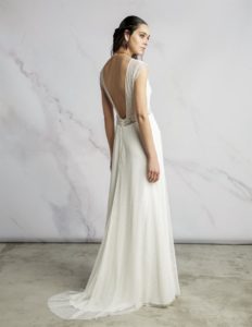 Schlichtes Brautkleid mit Schleppe