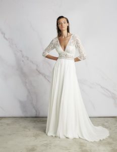 Brautkleid mit Spitzenärmeln