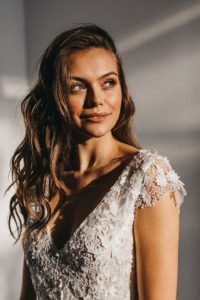 Brautkleid mit 3D-Blüten