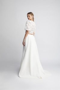 Brautkleid mit Ärmeln und Knopfleiste am Rock
